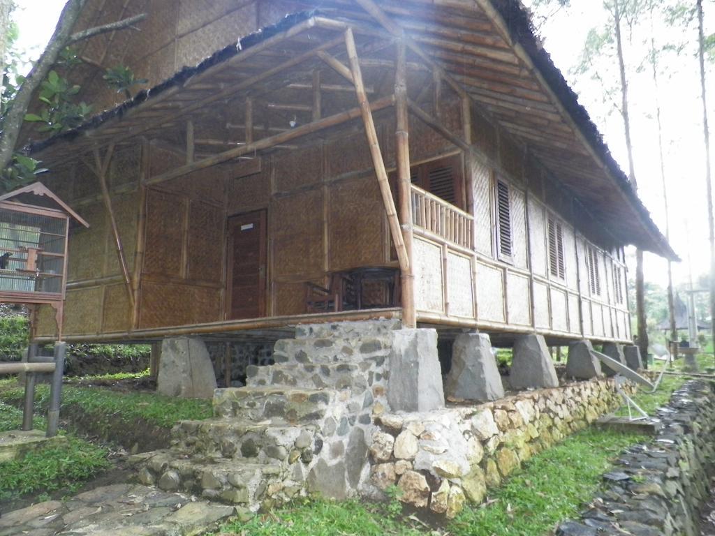 Villa Kampung Karuhun Sutan Raja Bandung Zimmer foto