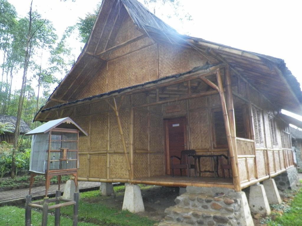 Villa Kampung Karuhun Sutan Raja Bandung Zimmer foto