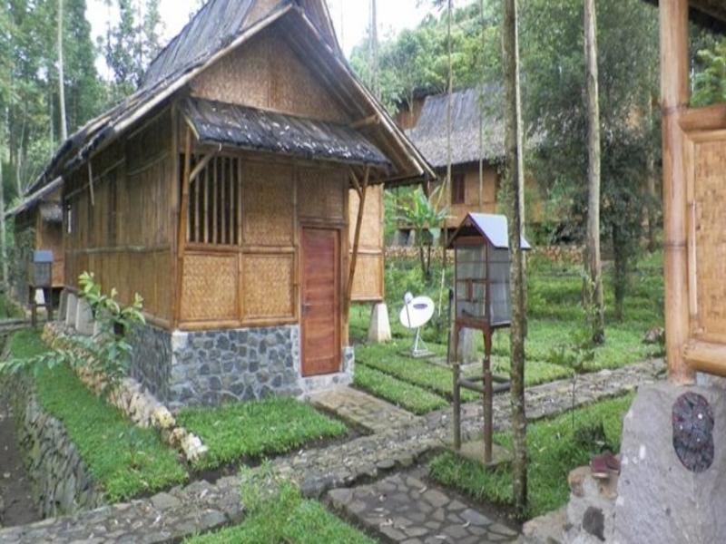 Villa Kampung Karuhun Sutan Raja Bandung Exterior foto